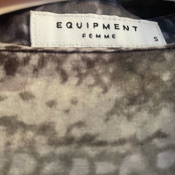 Women’s Equipment size small python blouse - Picture 3 of 4